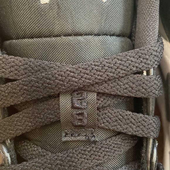 Air Jordan 1 Low 'Shadow Toe' - Picture 9 of 12